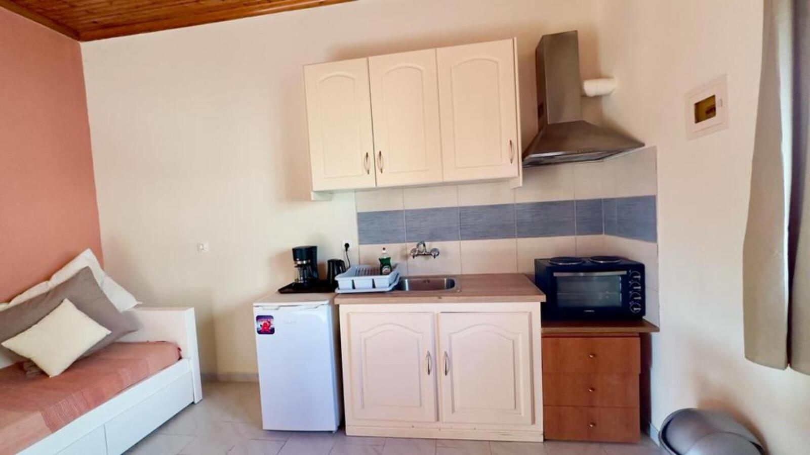 Yannis 2 Apartment *