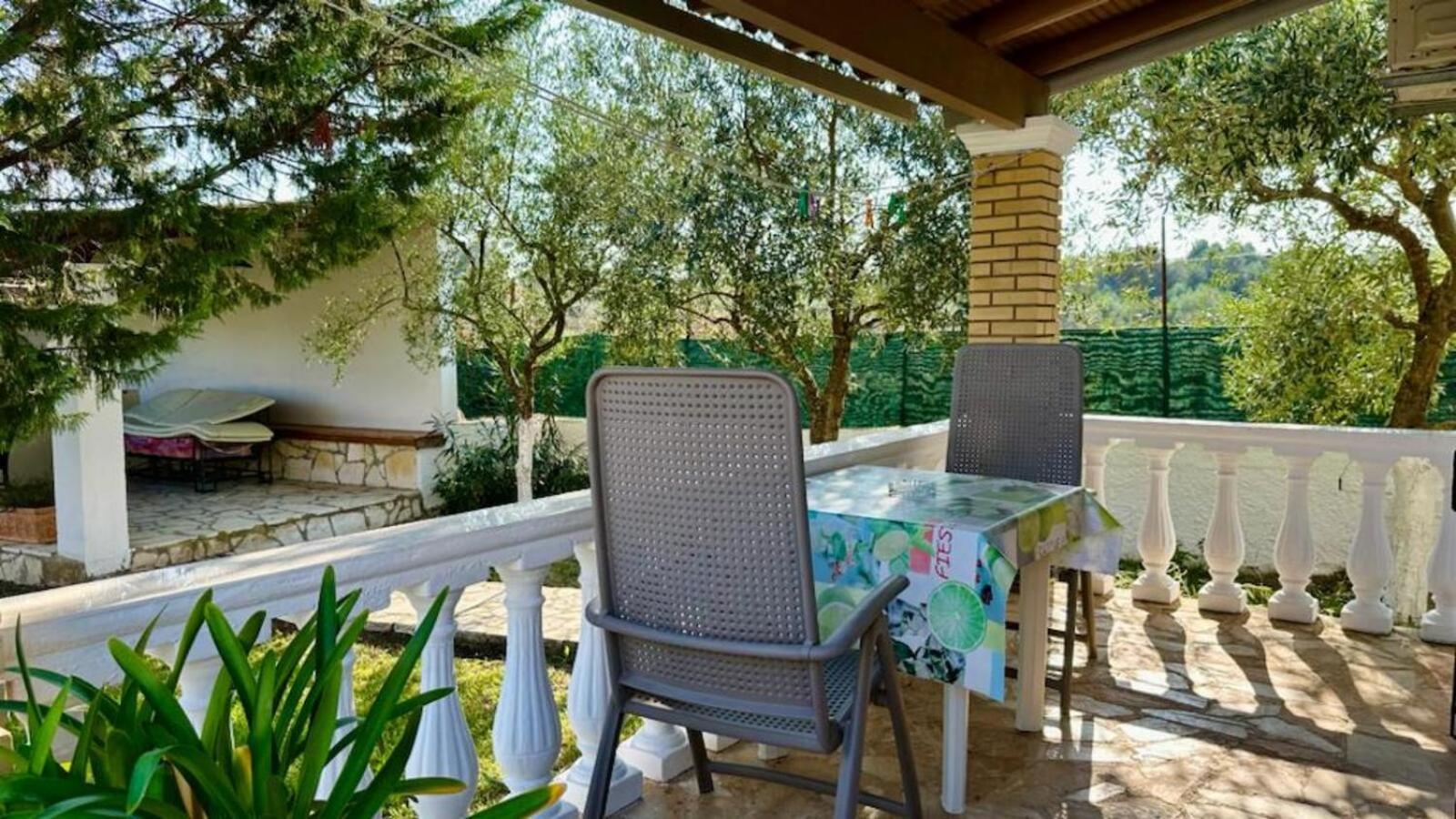 Yannis 2 Roda (Corfu)